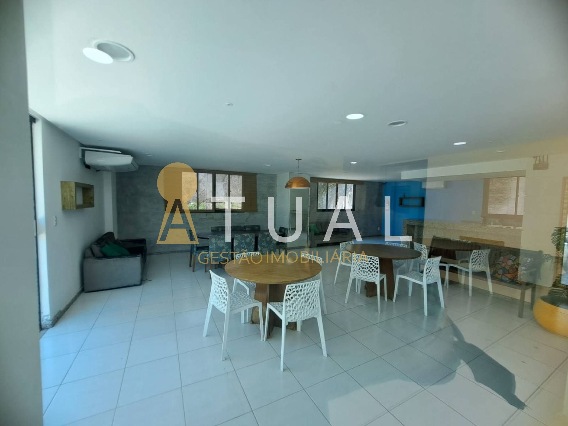 Excelente Quarto e Sala em Armação, Localização Privilegiada!