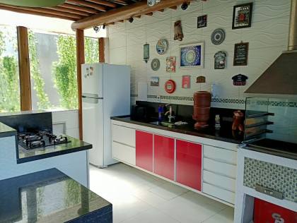 Casa Para Vender com 05 quartos 05 suítes no bairro ITAPUÃ em Salvador