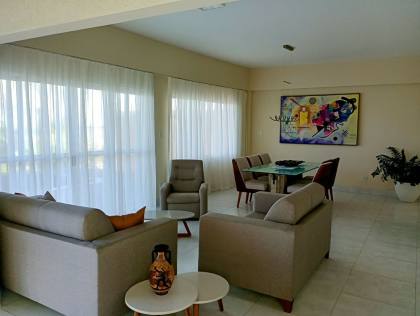 Casa Para Vender com 05 quartos 05 suítes no bairro ITAPUÃ em Salvador