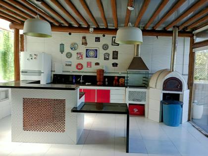 Casa Para Vender com 05 quartos 05 suítes no bairro ITAPUÃ em Salvador