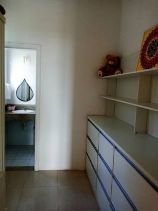 Casa Para Vender com 05 quartos 05 suítes no bairro ITAPUÃ em Salvador