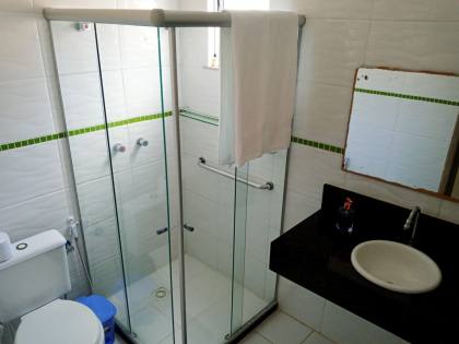 Casa Para Vender com 05 quartos 05 suítes no bairro ITAPUÃ em Salvador
