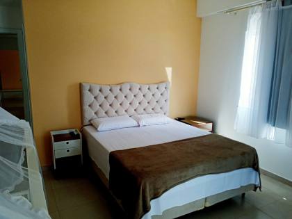 Casa Para Vender com 05 quartos 05 suítes no bairro ITAPUÃ em Salvador