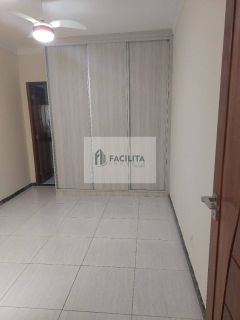 CASA EM RESIDENCIAL NA ATALAIA