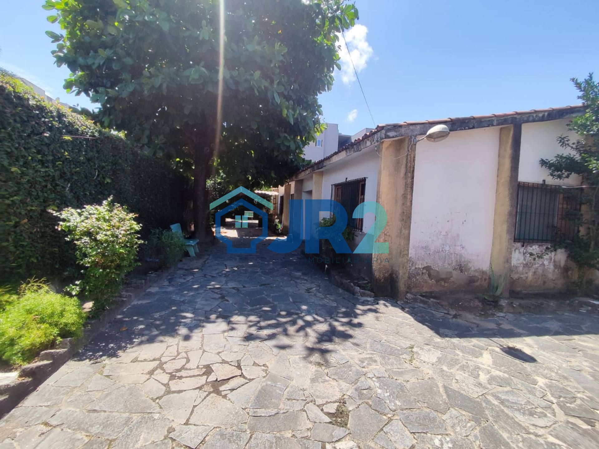 CASA NA RUA da ARVORE / 100M DA PRAIA