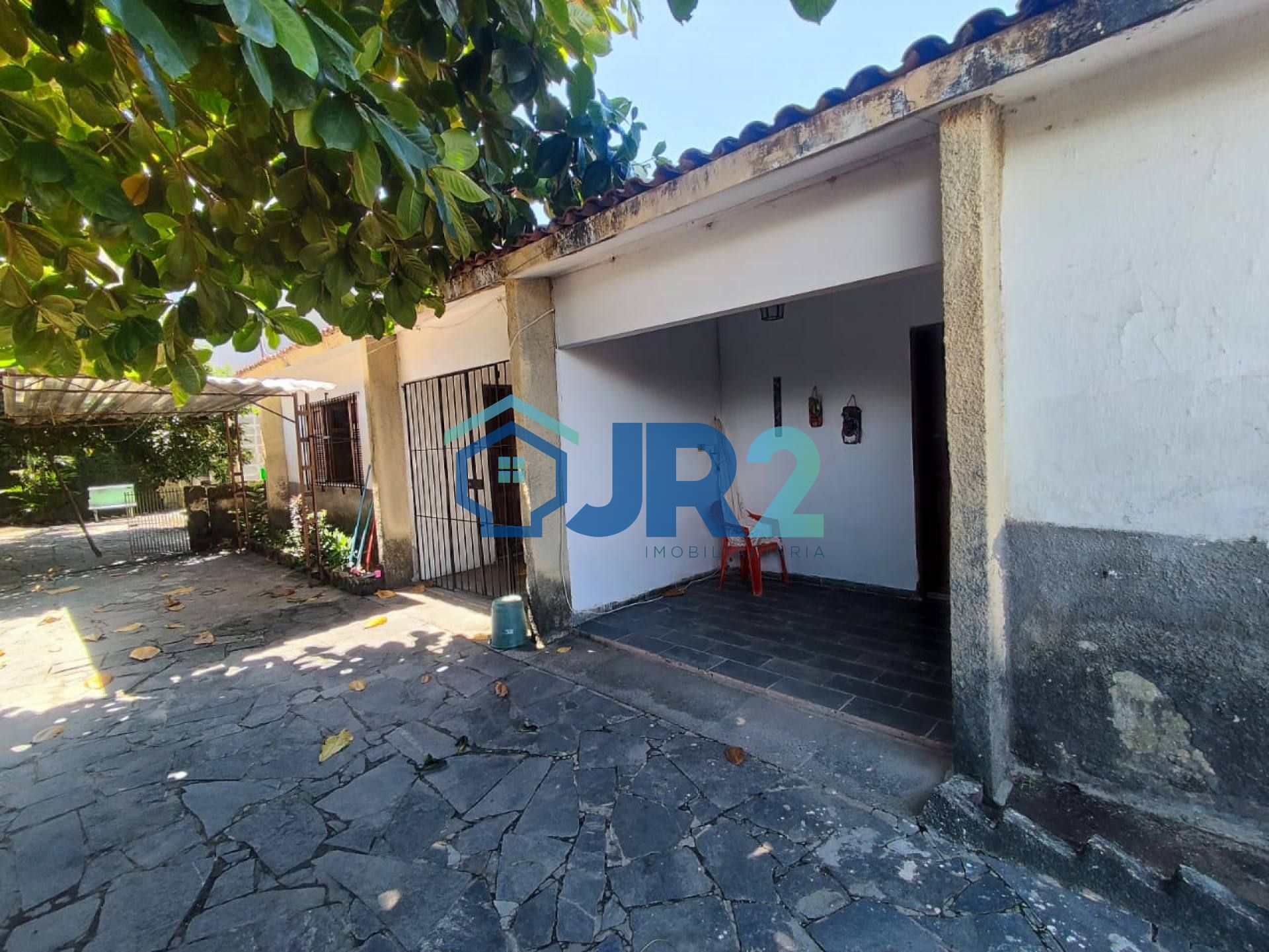 CASA NA RUA da ARVORE / 100M DA PRAIA