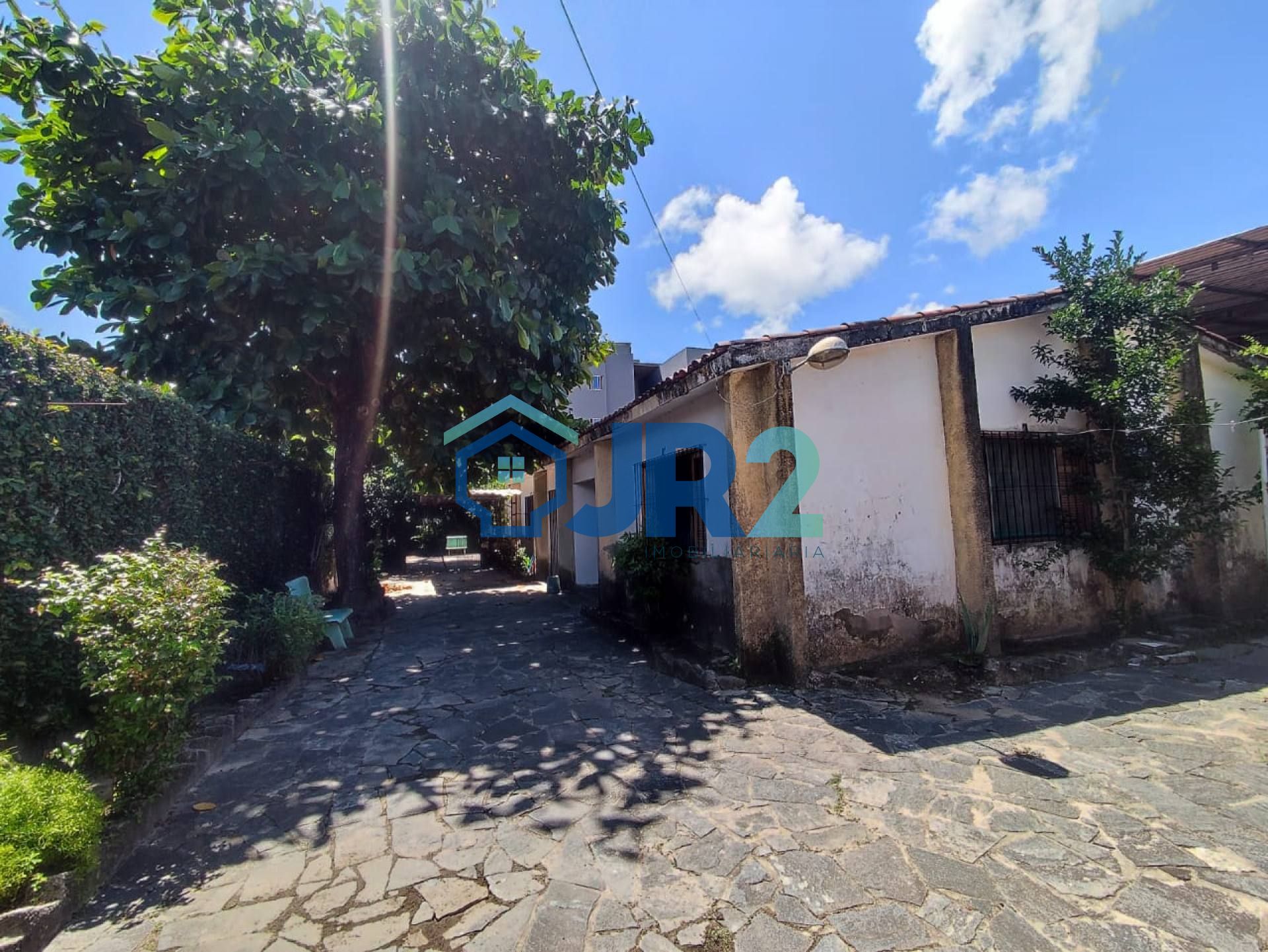 CASA NA RUA da ARVORE / 100M DA PRAIA