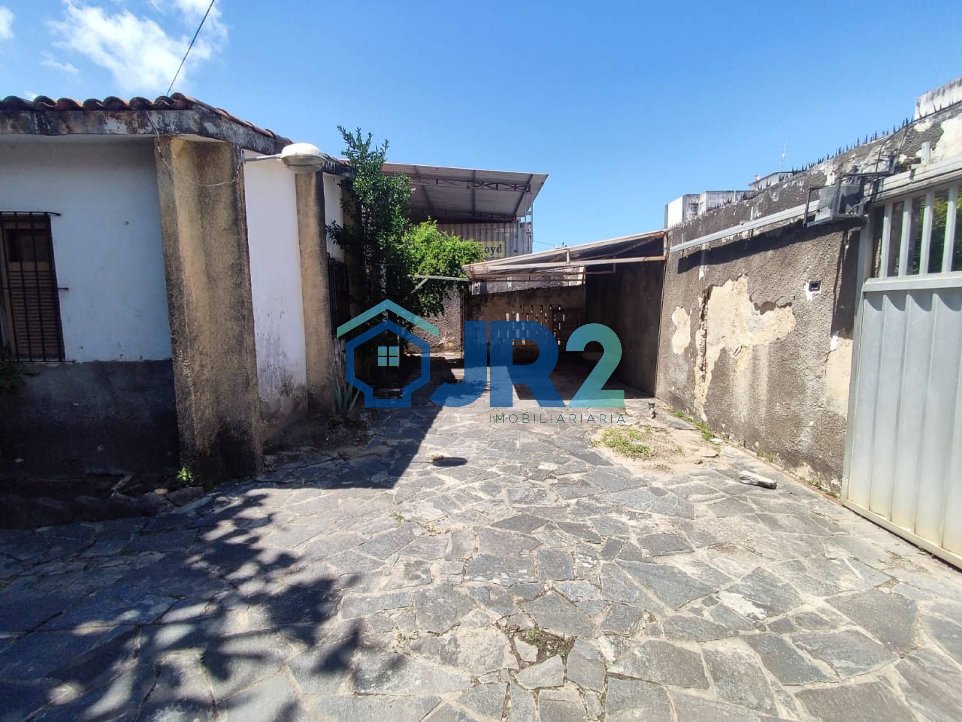 CASA NA RUA da ARVORE / 100M DA PRAIA