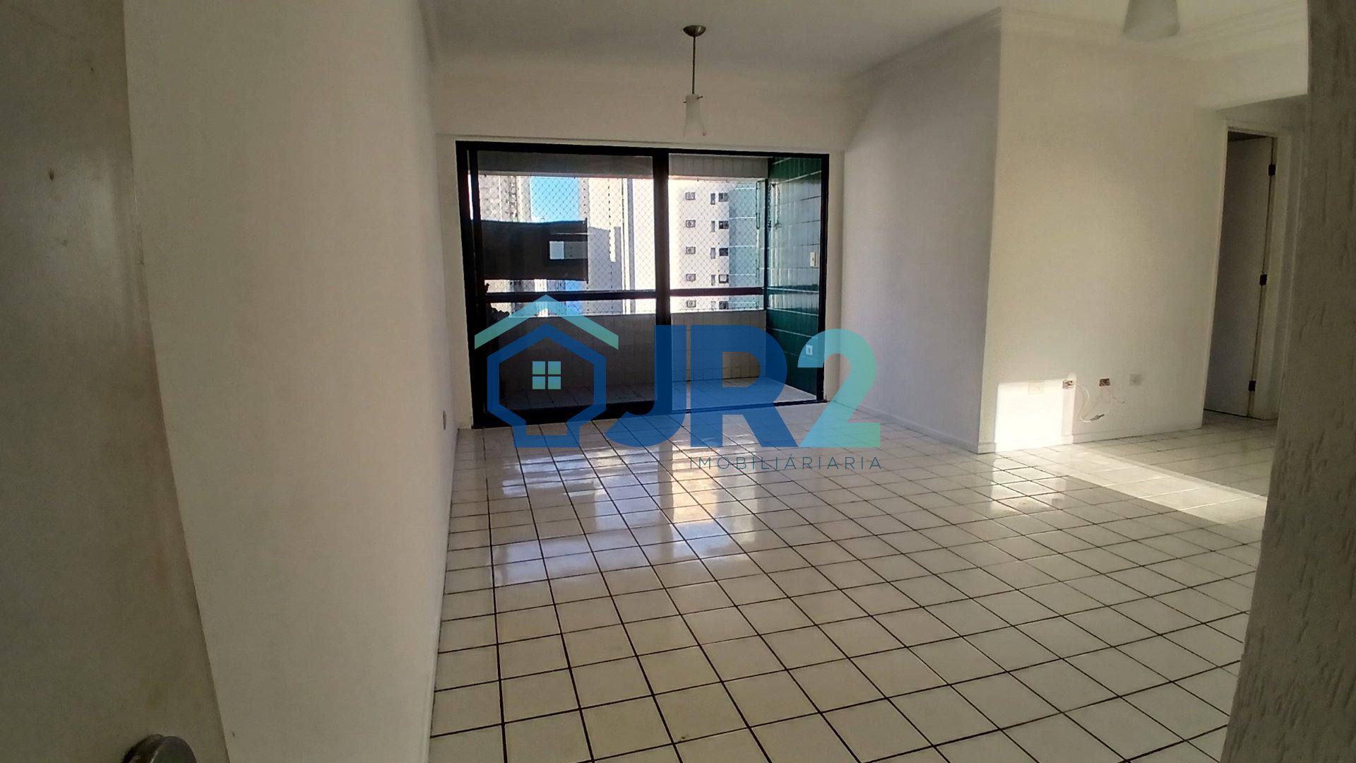 Apartamento em Setúbal com 3 quartos sendo 1 suíte com dependência completa, nascente vista mar
