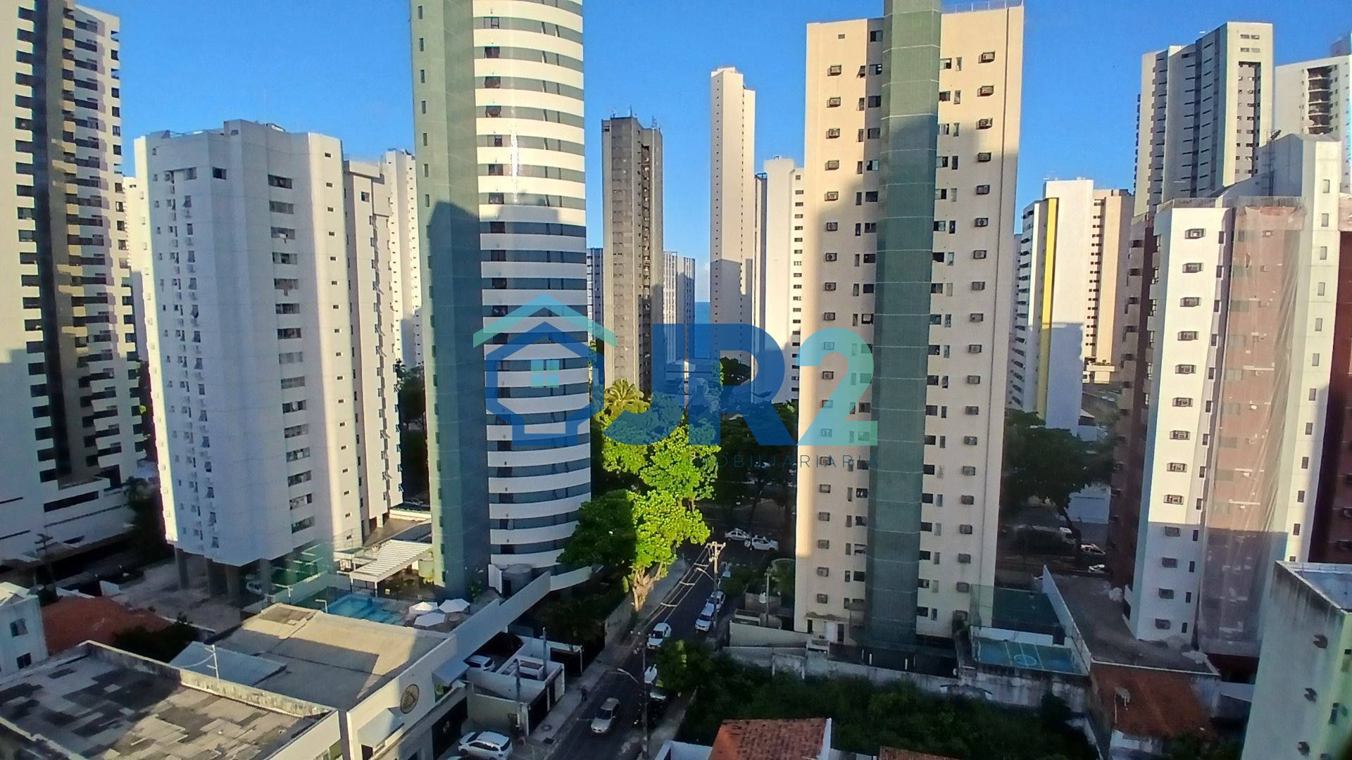 Apartamento em Setúbal com 3 quartos sendo 1 suíte com dependência completa, nascente vista mar