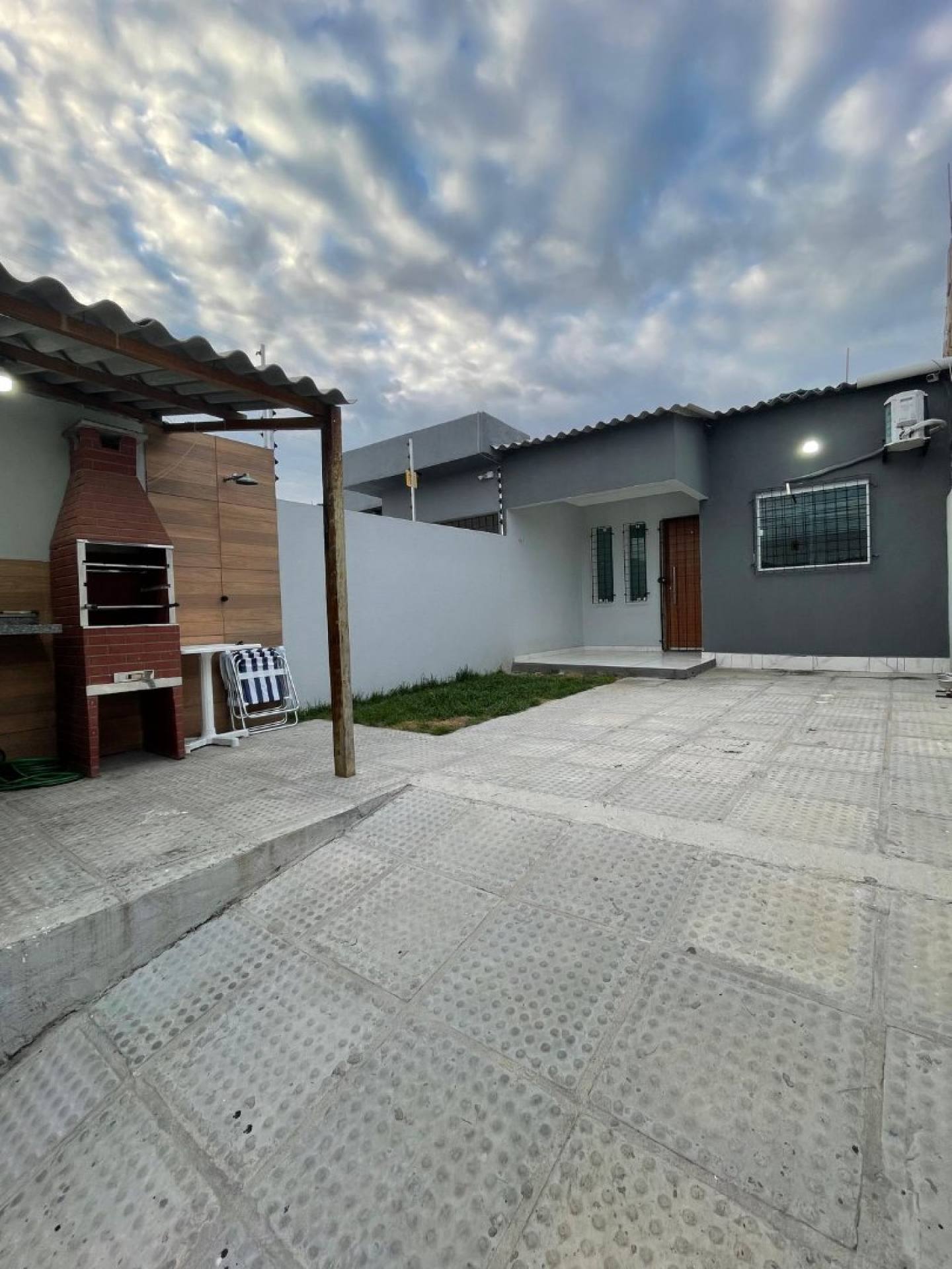 CASA para Venda com Área Gourmet, Só Venda a vista.