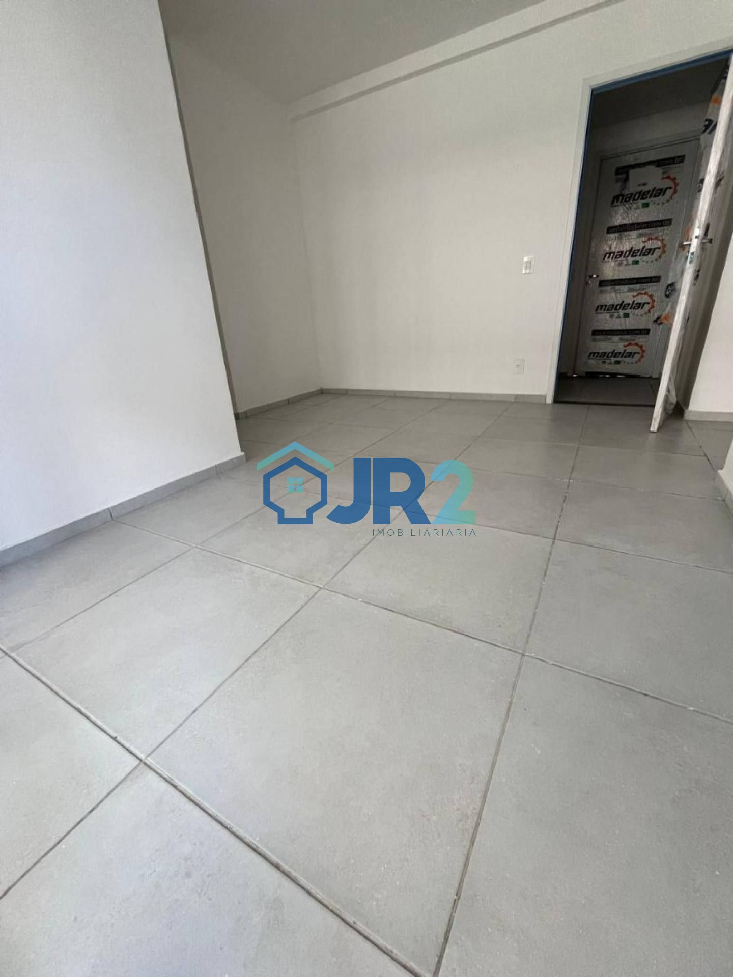 ALUGUEL - 3 QUARTOS ,VAGA DE GARAGEM FIXA - TÉRREO