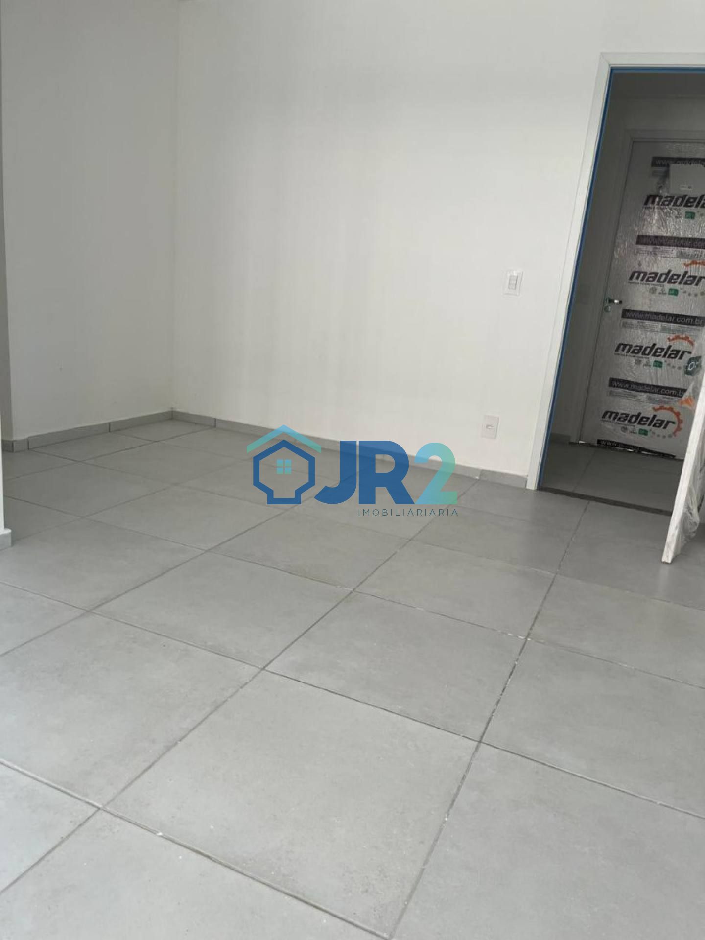 ALUGUEL - 3 QUARTOS ,VAGA DE GARAGEM FIXA - TÉRREO