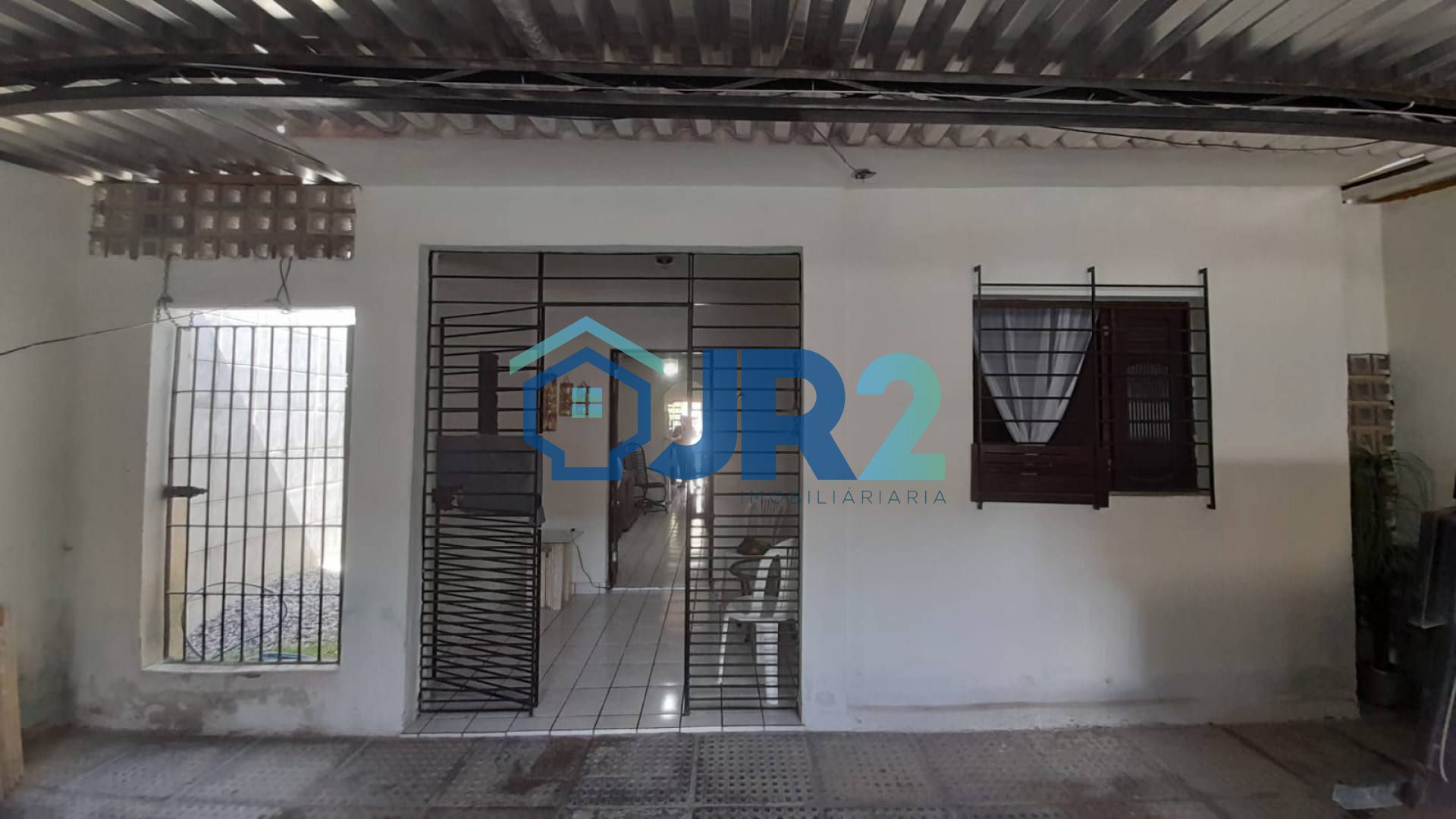 Casa aconchegante à venda no Bairro do Arruda, Zona Norte do Recife