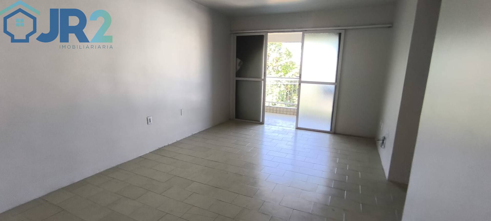 Apartamento à Venda em Setúbal – 90 m², Nascente, com Varanda e Garagem Coberta