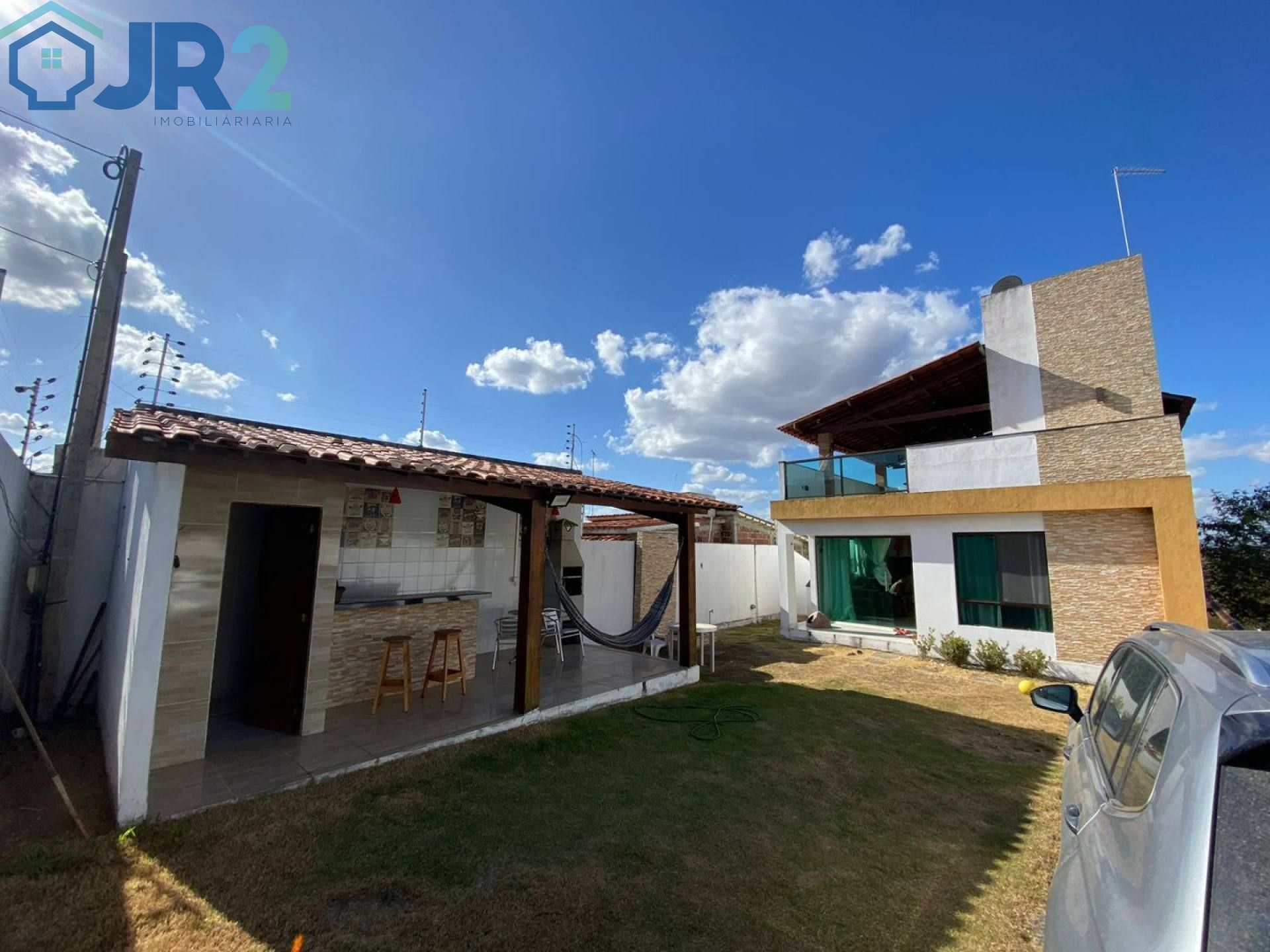 CASA EXCLUSIVA EM GRAVATÁ (265 M²)