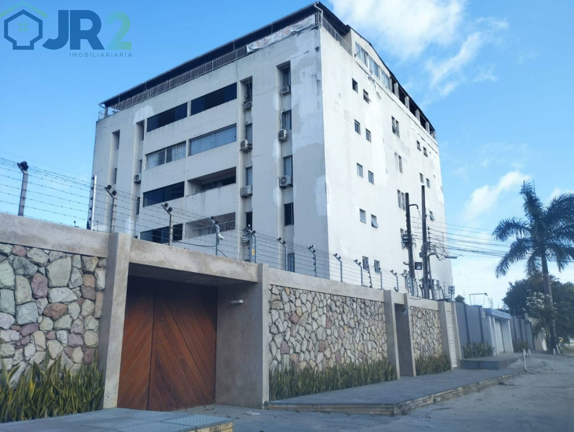 APTO EM CANDEIAS: CONFORTO, COMODIDADE E LOCALIZAÇÃO ESPETACULAR!