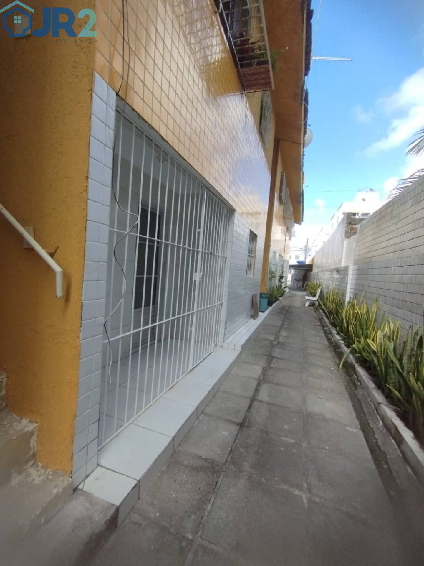 ALUGUEL. CASA COM 2 QUARTOS EM CONDOMINIO