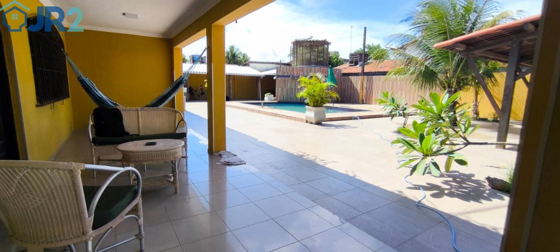 Espaçosa Casa com Piscina e Área Gourmet Próximo a Candeias e Paiva