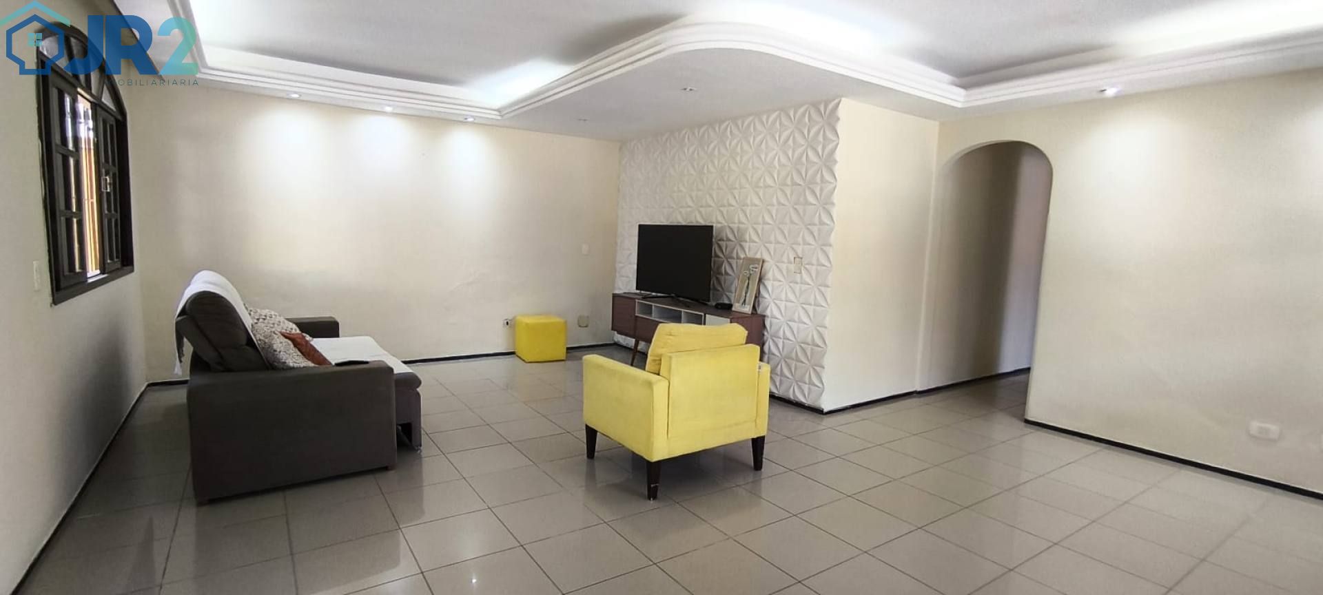 Espaçosa Casa com Piscina e Área Gourmet Próximo a Candeias e Paiva