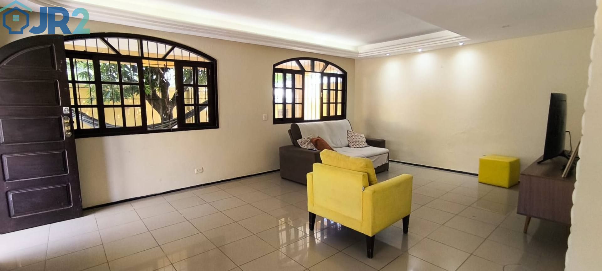 Espaçosa Casa com Piscina e Área Gourmet Próximo a Candeias e Paiva