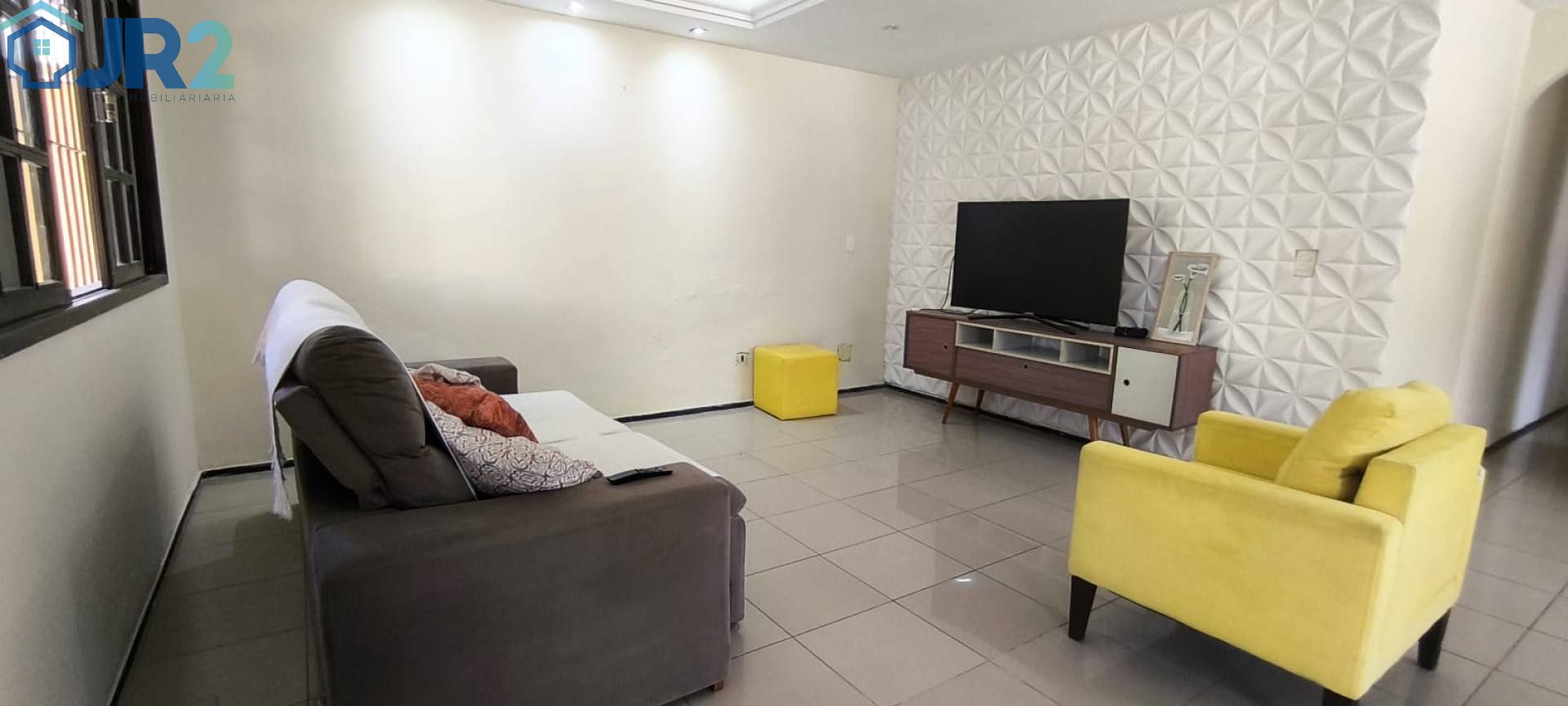 Espaçosa Casa com Piscina e Área Gourmet Próximo a Candeias e Paiva