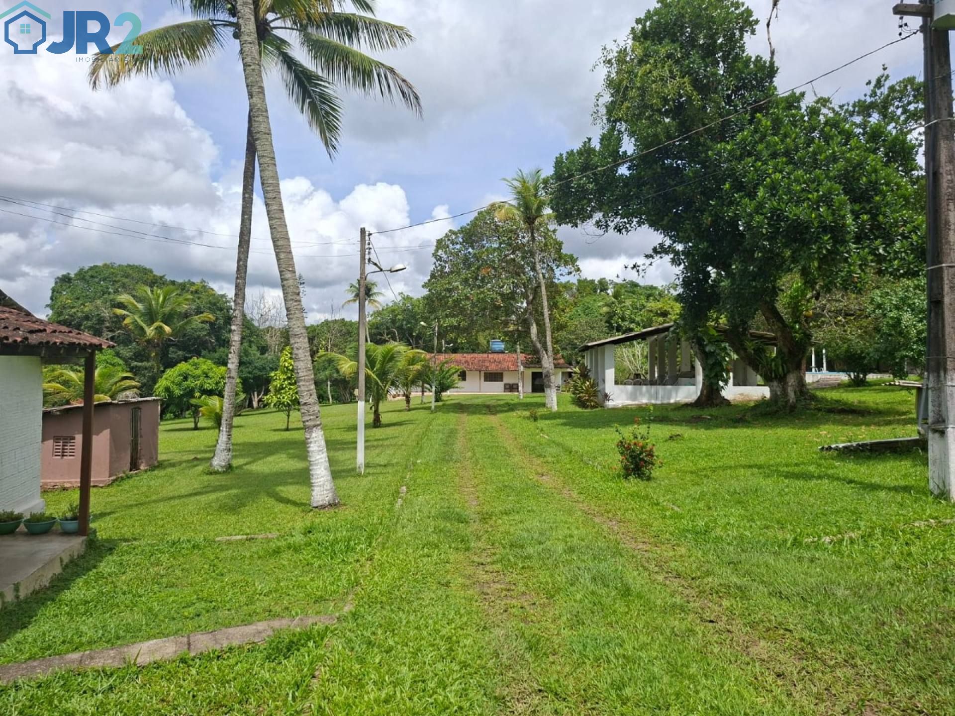 vendo chácara em aldeia km 12 de porteira fechada.