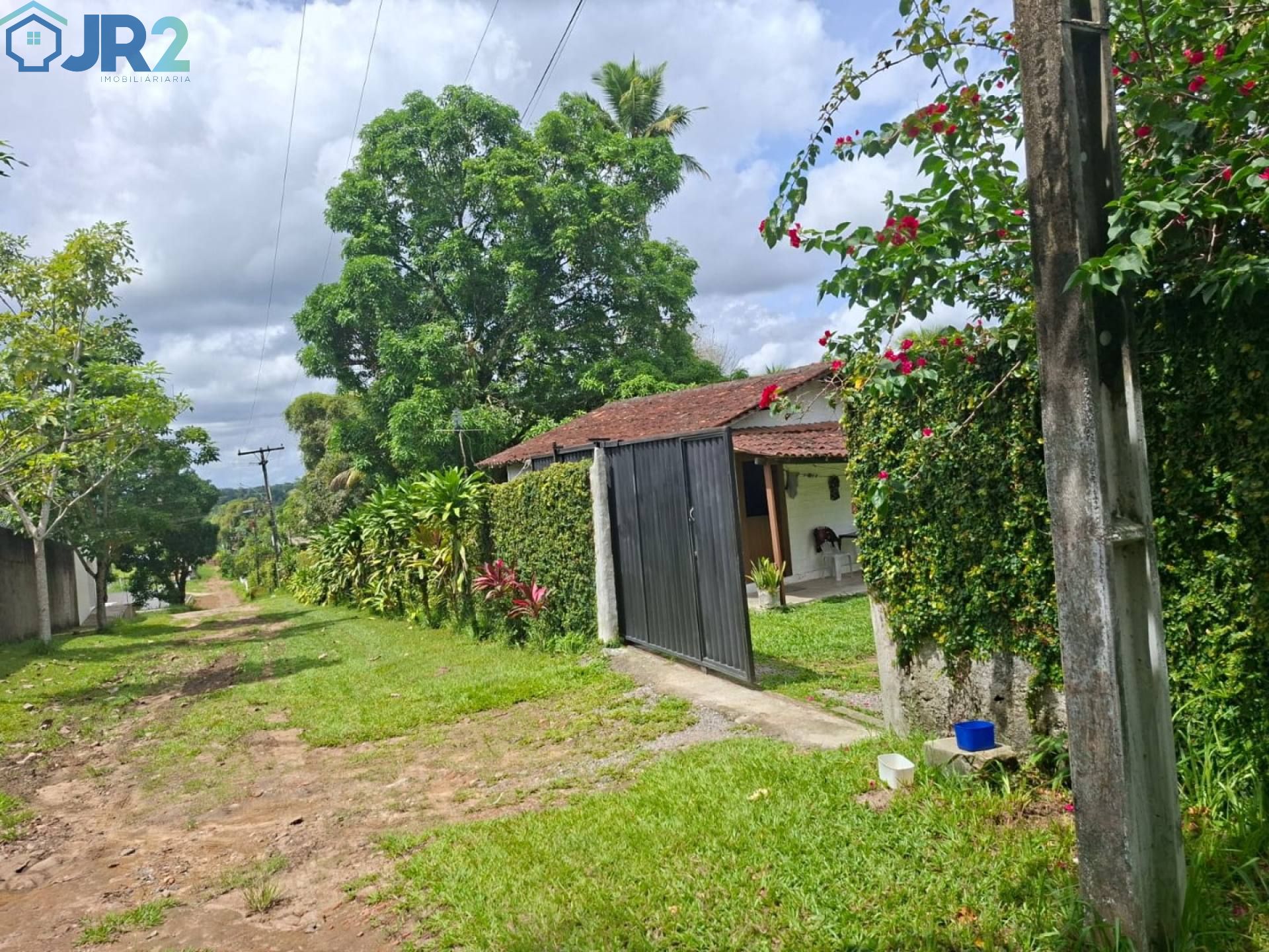 vendo chácara em aldeia km 12 de porteira fechada.
