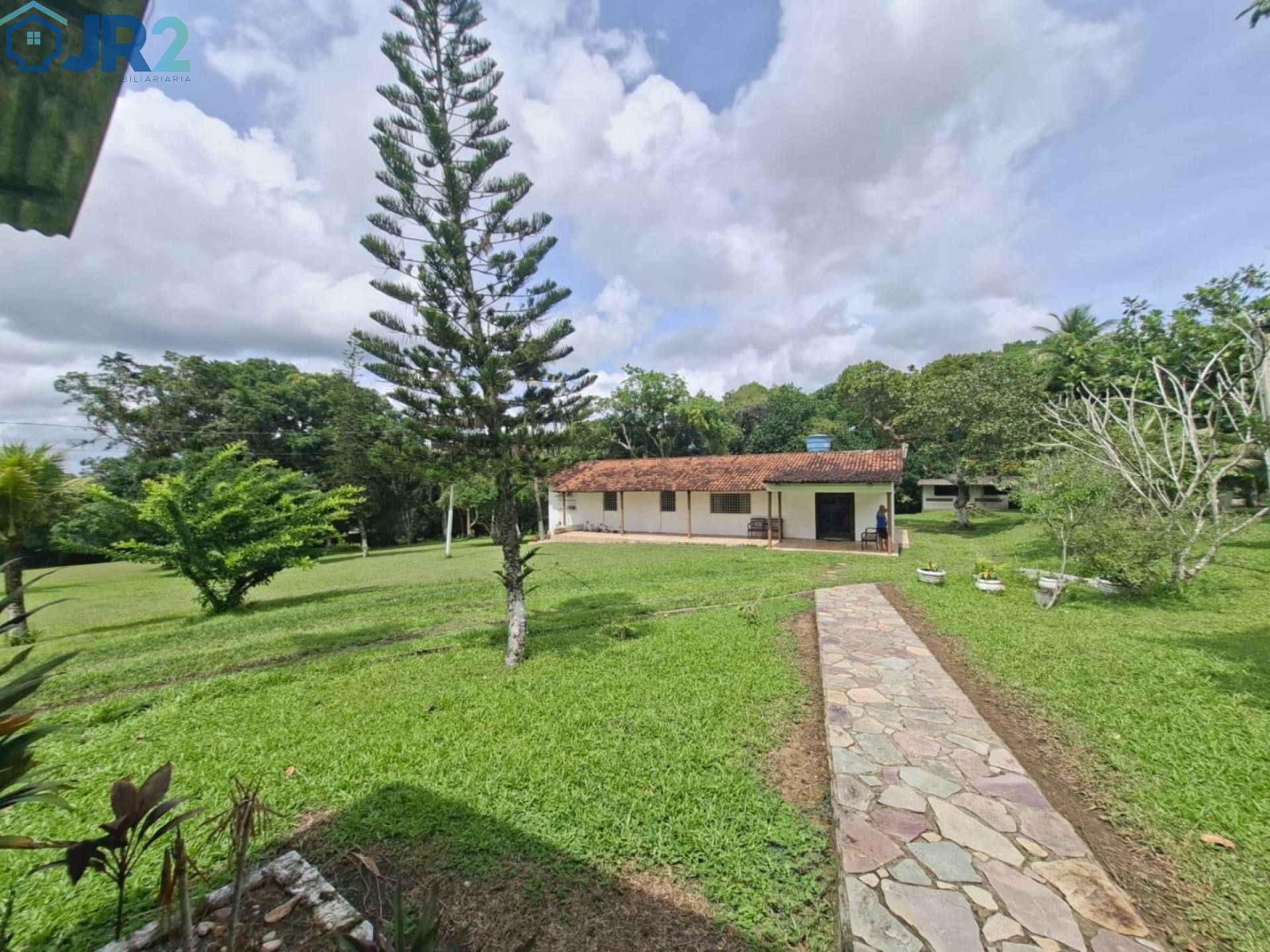 vendo chácara em aldeia km 12 de porteira fechada.