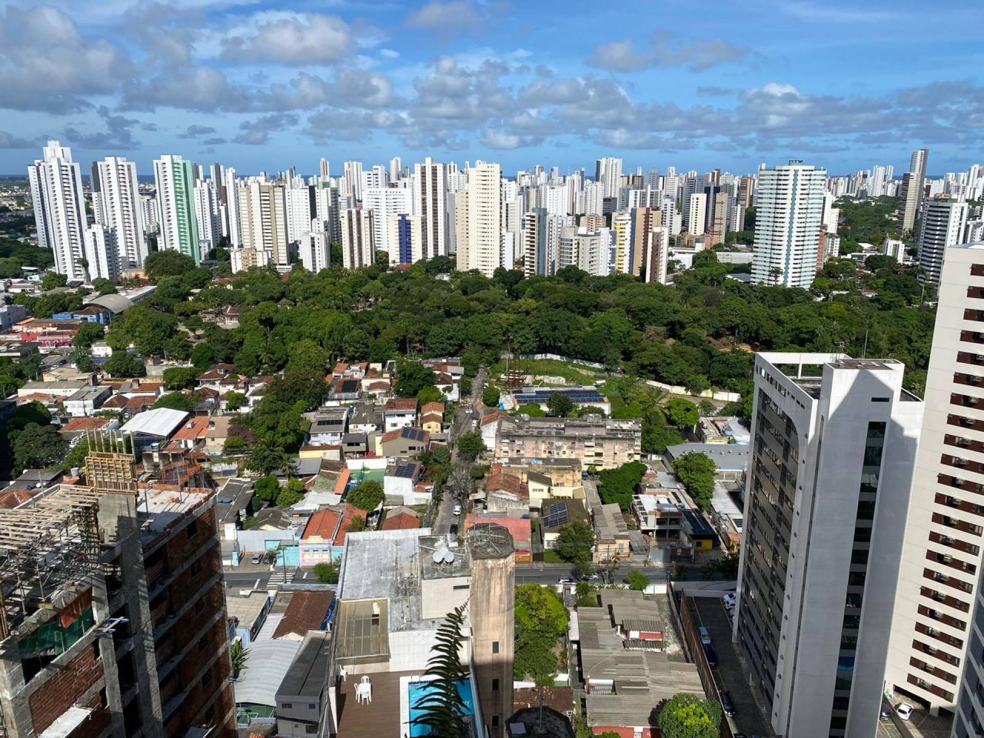 Apartamento Para Vender com 4 quartos 1 suítes no bairro Casa amarela em Recife 