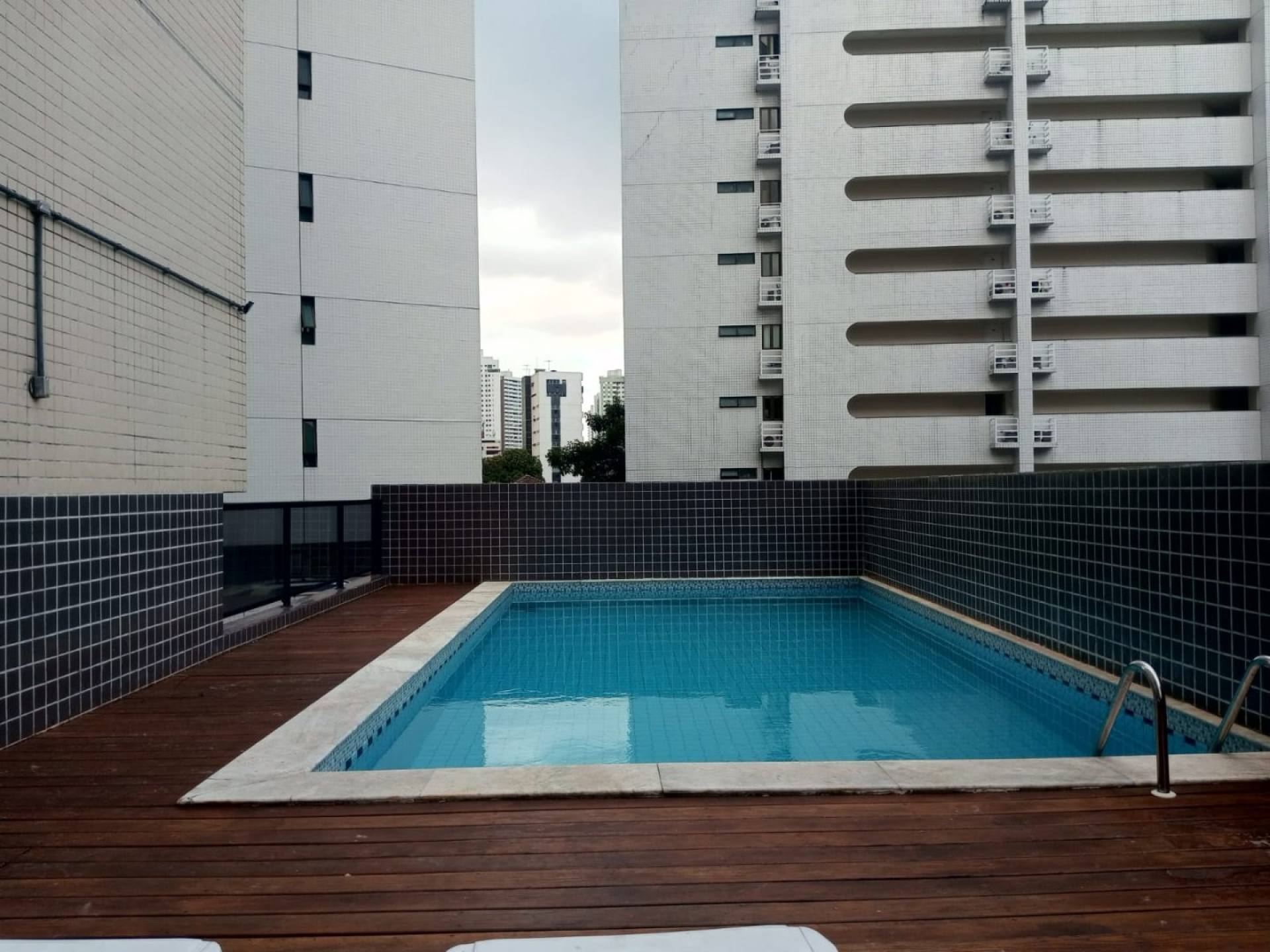 Vende  Apartamento na Madalena