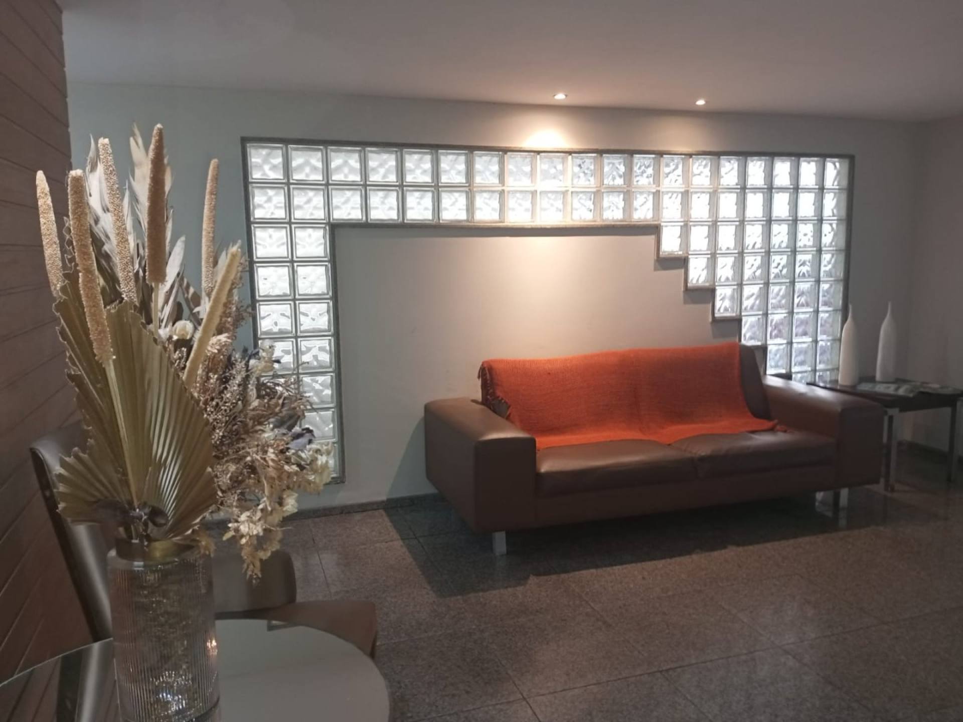Vende  Apartamento na Madalena