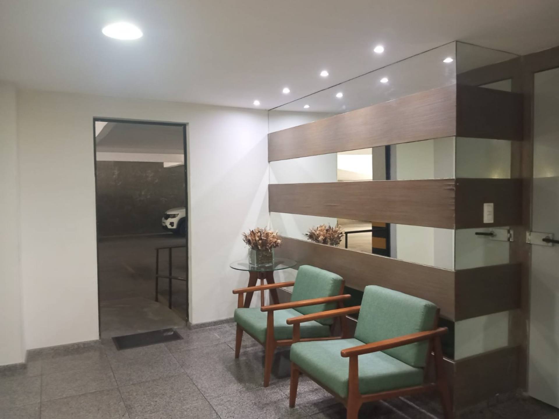 Vende  Apartamento na Madalena
