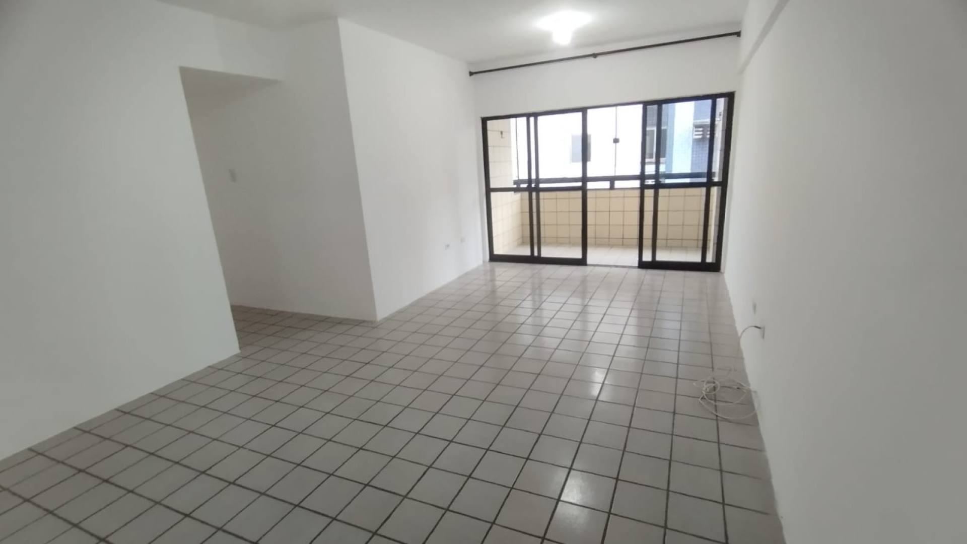 Vende apto em Candeias 3 quartos