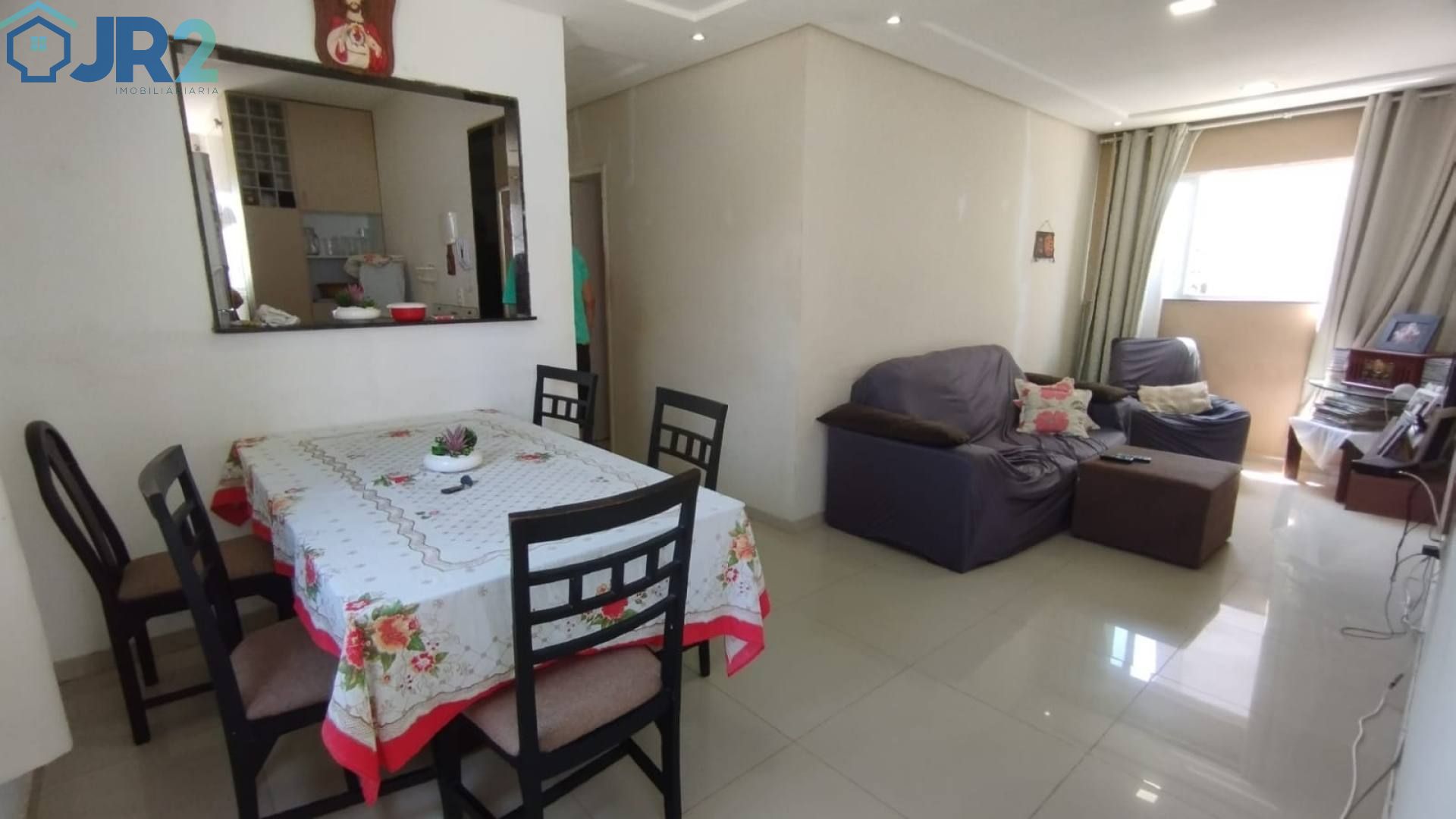 APTO A VENDA CANDEIAS 2 QUARTOS 2 GARAGEM