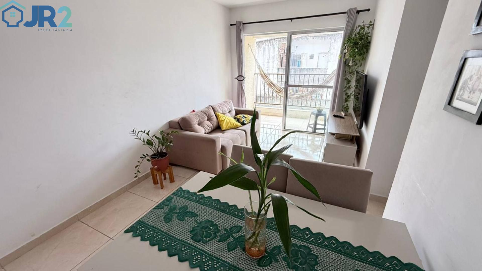 APARTAMENTO A VENDA EM CANDEIAS 02 QUARTOS COM VARANDA