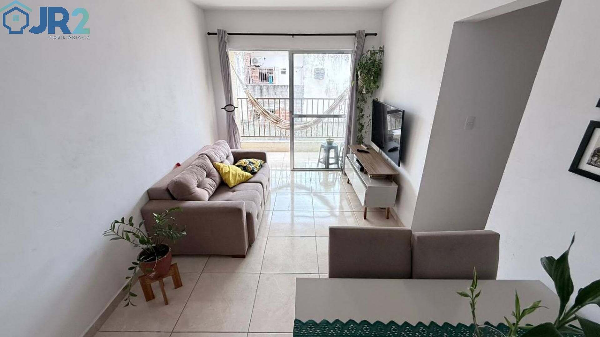 APARTAMENTO A VENDA EM CANDEIAS 02 QUARTOS COM VARANDA