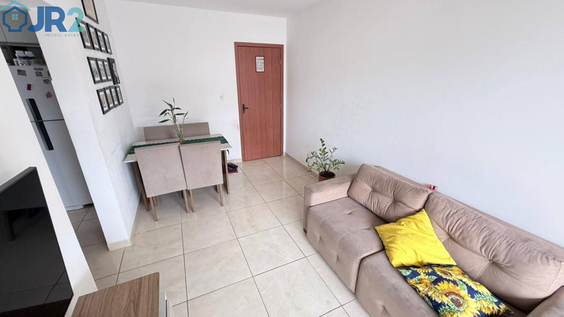 APARTAMENTO A VENDA EM CANDEIAS 02 QUARTOS COM VARANDA