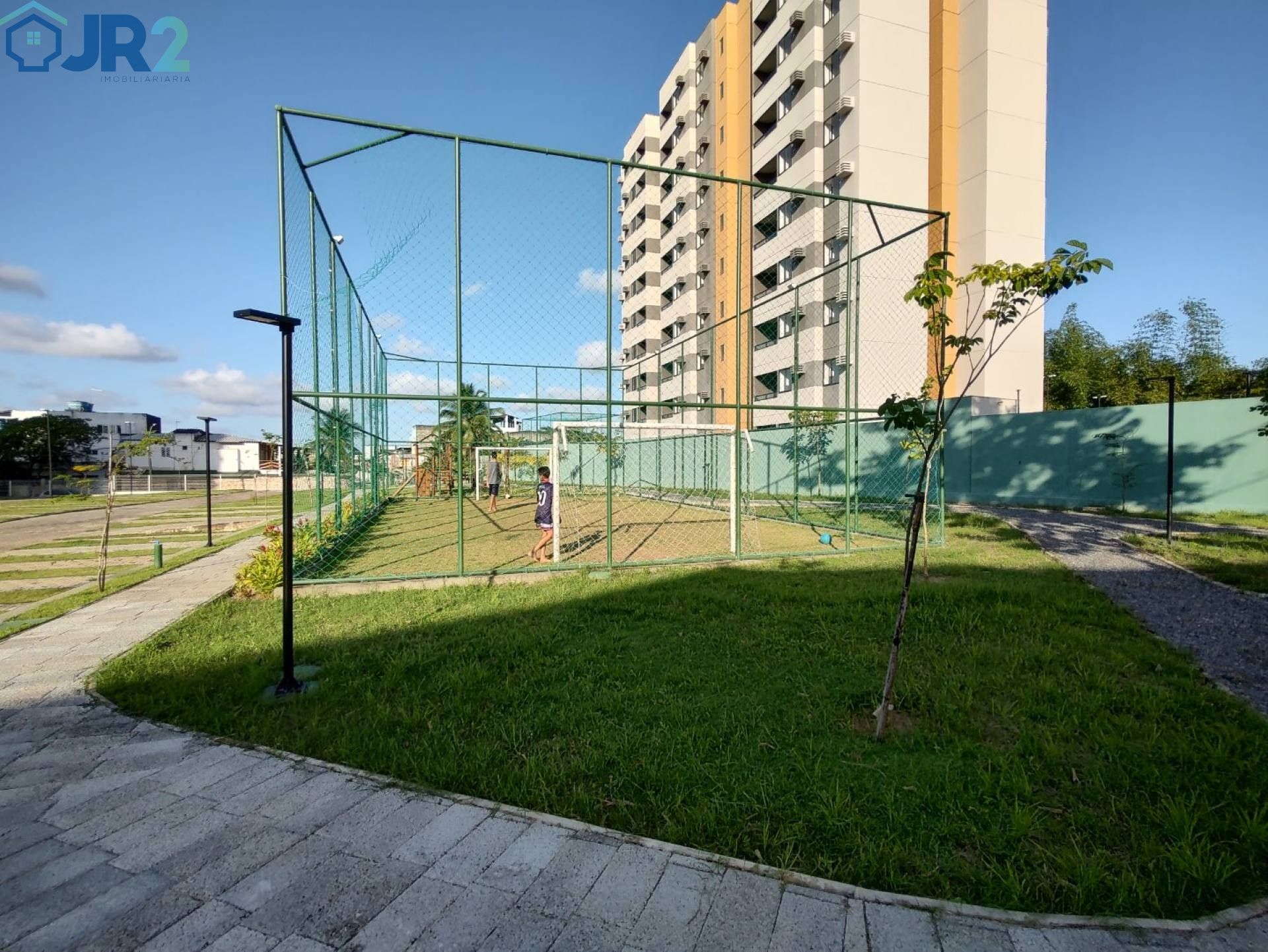 Apartamento na Caxangá com varanda estendida.