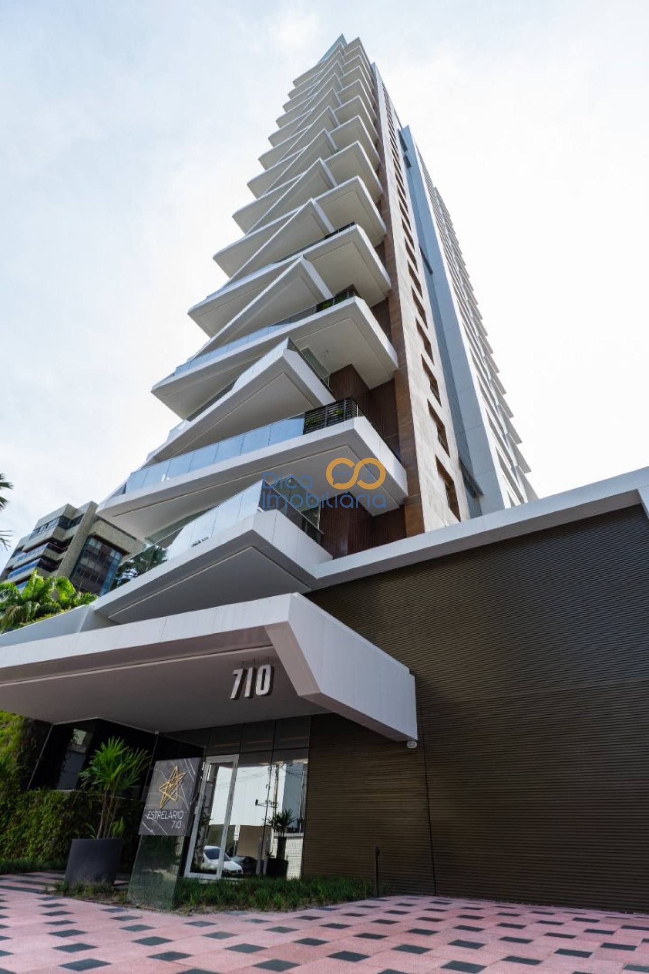 Alto Padrão no coração do Meireles- 209m2 - 3 Qts, 4 suítes, andar alto !