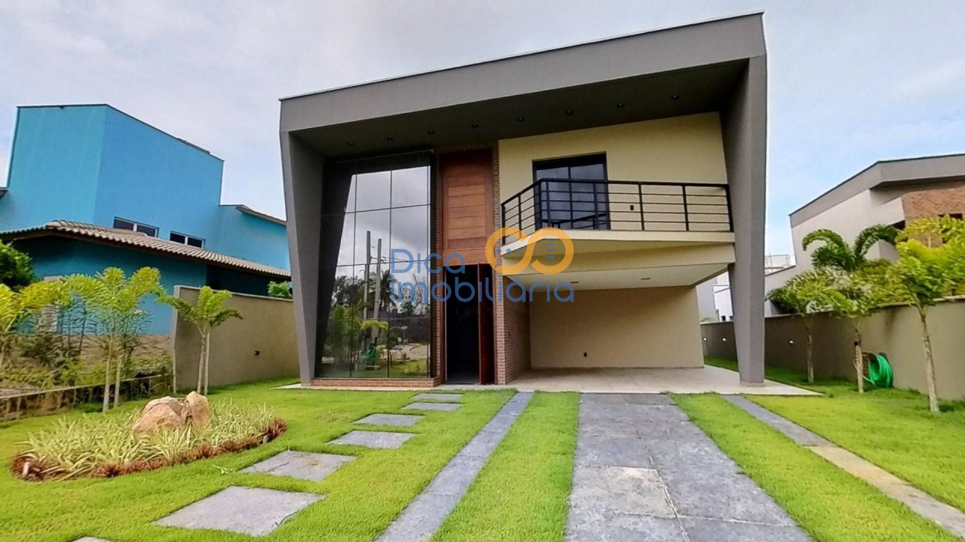 CASA DUPLE, FRENTE MAR NO CUMBUCO, 4 Suítes, 6 vagas - 263m2