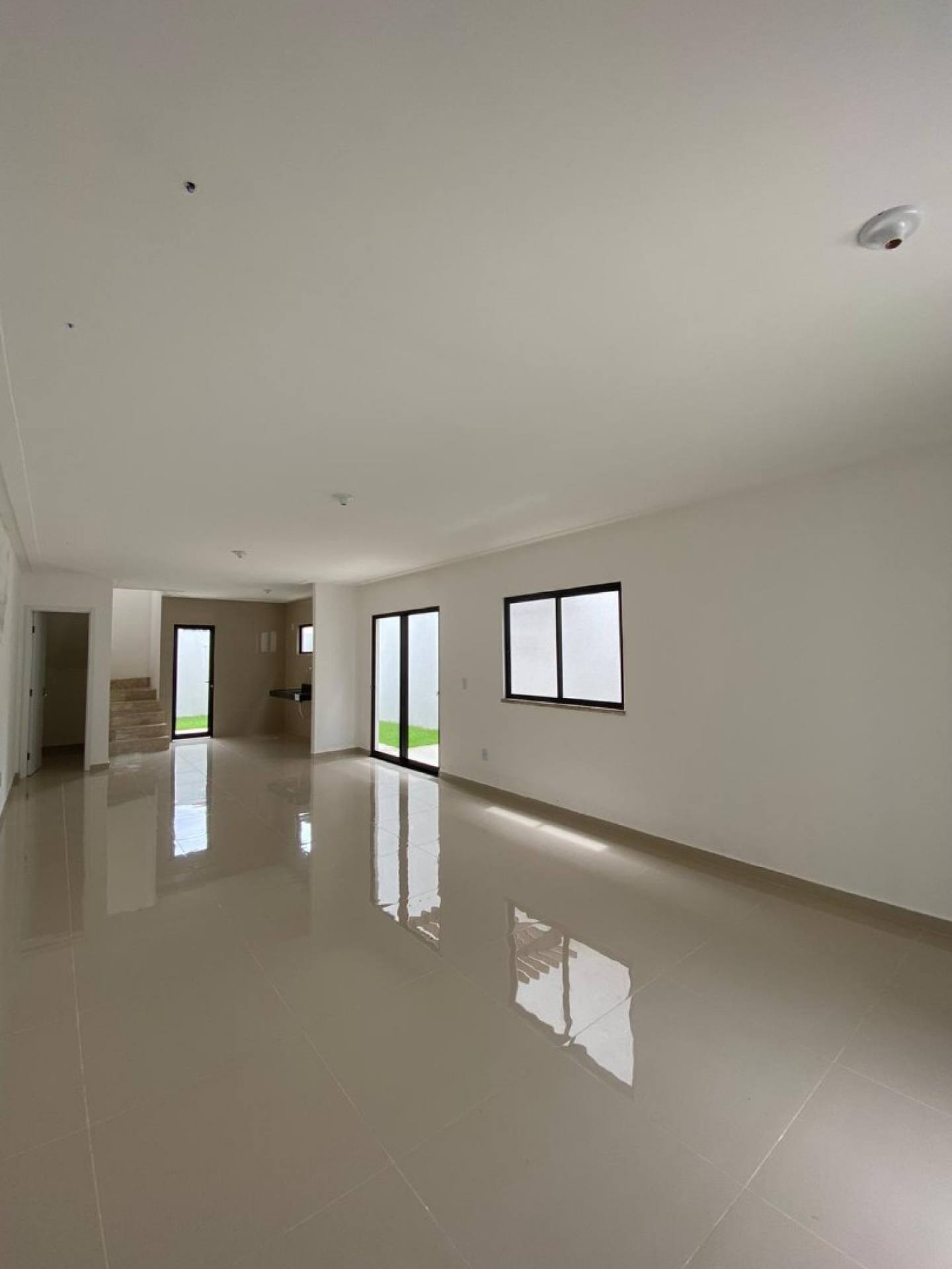 Casa Para Vender com 4 quartos 4 suítes no bairro Edson Queiroz em Fortaleza