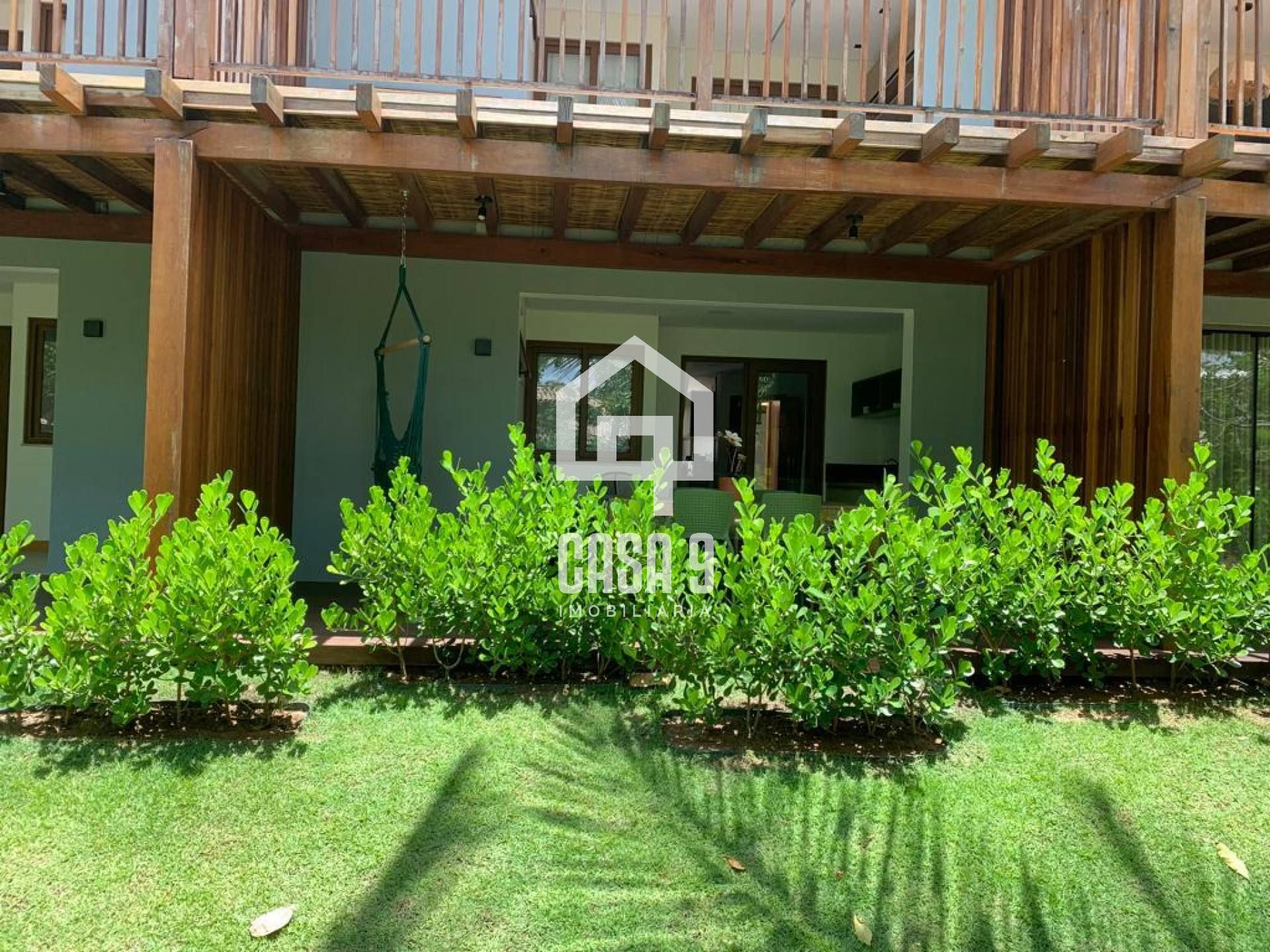 Apartamento térreo em condomínio pé na Areia em Praia do Forte Bahia