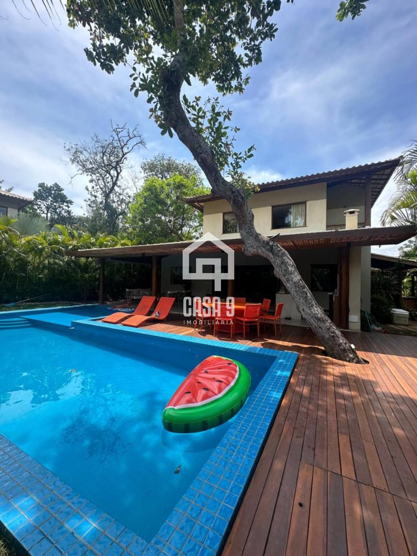 Casa á venda com 04 suítes em Praia do Forte Bahia