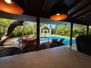 Casa mobiliada e decorada com 04 suítes e piscina privativa a venda no Alto da Constância em Praia do Forte Bahia