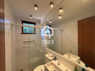 Casa mobiliada e decorada com 04 suítes e piscina privativa a venda no Alto da Constância em Praia do Forte Bahia