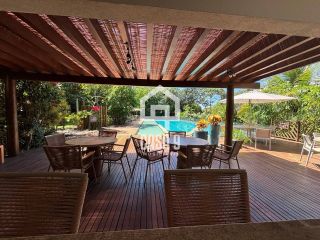 Casa mobiliada e decorada com 04 suítes e piscina privativa a venda no Alto da Constância em Praia do Forte Bahia