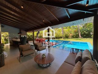 Casa mobiliada e decorada com 04 suítes e piscina privativa a venda no Alto da Constância em Praia do Forte Bahia