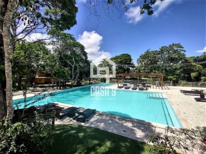 Casa 3 quartos mais dependência em terreno privativo no Quintas do Castelo da Torre 3km da Praia do Forte Bahia
