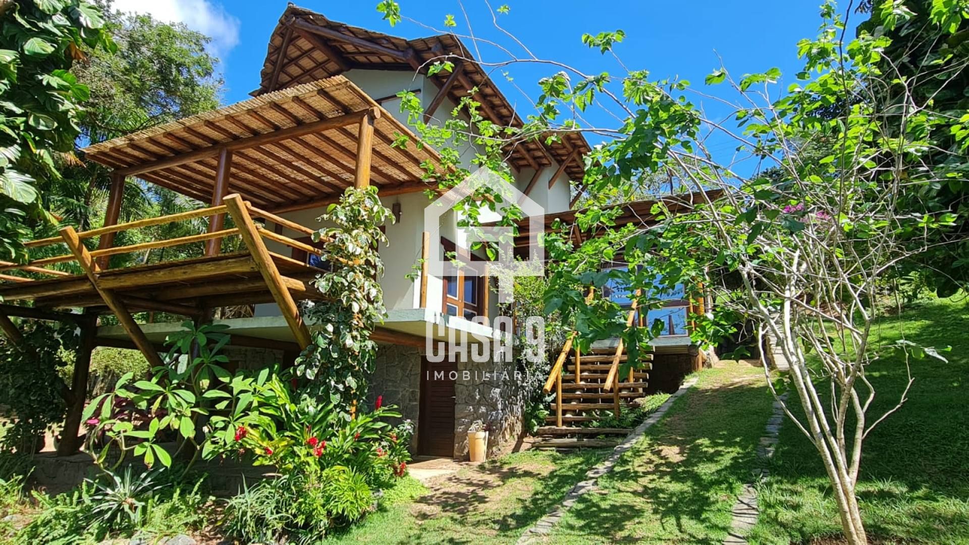 Casa alto padrão a venda na beira da Lagoa Aruá 7km de Praia do Forte Bahia